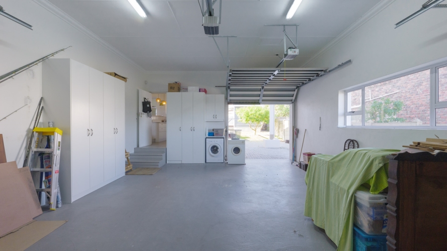 4 Bedroom Property for Sale in Struisbaai Western Cape